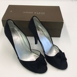 Woman’s Anne Klein NY heels